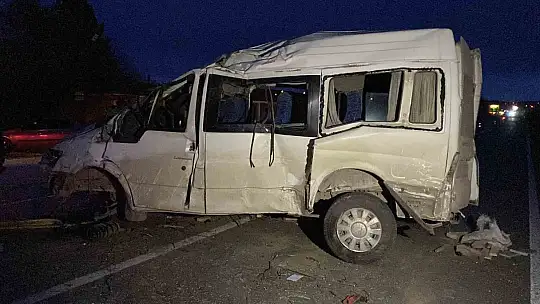 Kastamonu'da minibüs ile hafif ticari araç çarpıştı: 7 yaralı