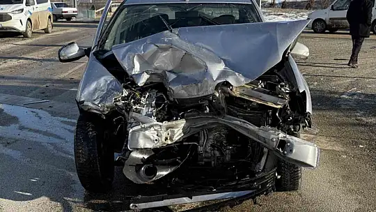 Kastamonu'da minibüs ile otomobil çarpıştı: 1 yaralı