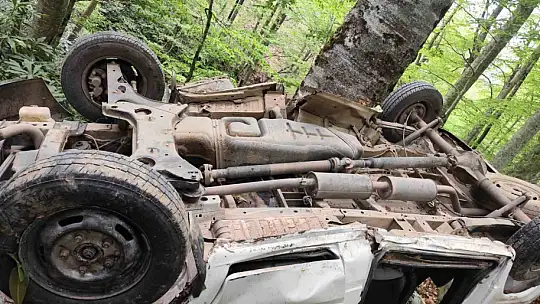 Kastamonu'da minibüs ormanlık alana yuvarlandı: 10 yaralı