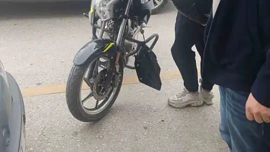 Kastamonu'da motosiklet otomobile çarptı: 1 yaralı