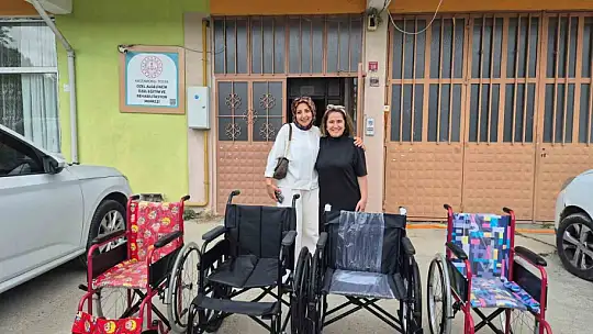 Kastamonu'da öğrenciler, ihtiyaç sahipleri için tekerlekli sandalye aldı