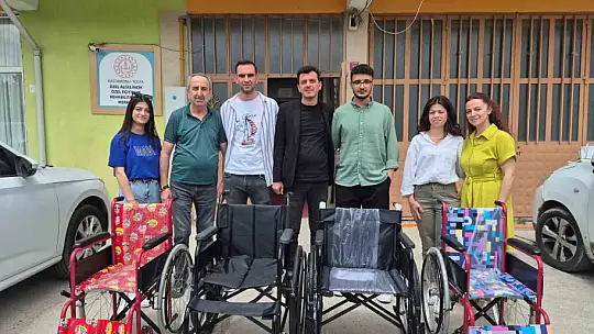 Kastamonu'da öğrenciler, ihtiyaç sahipleri için tekerlekli sandalye aldı