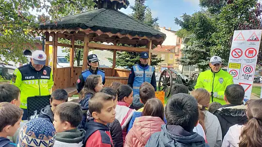 Kastamonu'da öğrencilere uygulamalı trafik eğitimi veriliyor