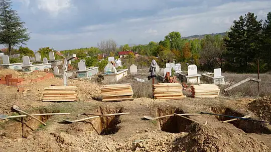 Kastamonu'da öldürülen aynı aileden dört kişi, yan yana toprağa verildi