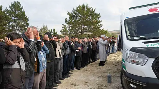 Kastamonu'da öldürülen aynı aileden dört kişi, yan yana toprağa verildi