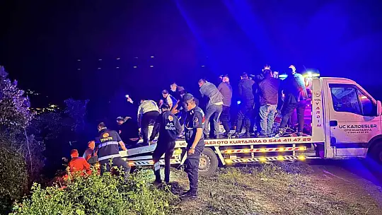 Kastamonu'da otomobil 150 metre yüksekten uçuruma yuvarlandı: 1 ölü, 3 yaralı