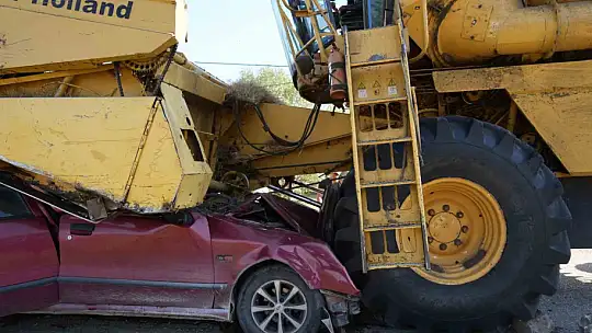 Kastamonu'da otomobil biçerdöverin altında kaldı: 1 ölü