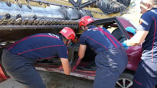Kastamonu'da otomobil biçerdöverin altında kaldı: 1 ölü
