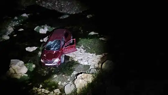 Kastamonu'da otomobil çaya uçtu: 4 yaralı
