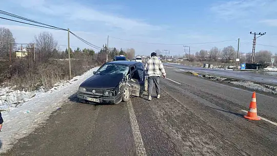 Kastamonu'da otomobil ile cip çarpıştı: 3 yaralı