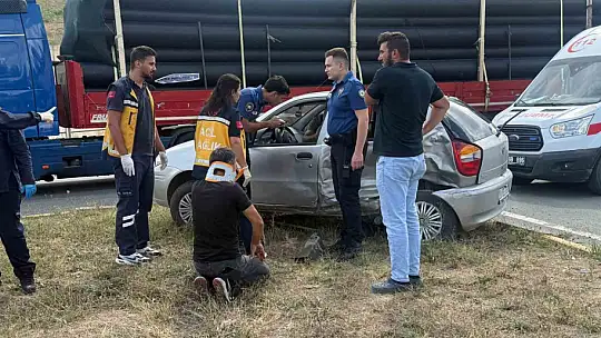 Kastamonu'da otomobil ile hafif ticari araç çarpıştı: 3 yaralı