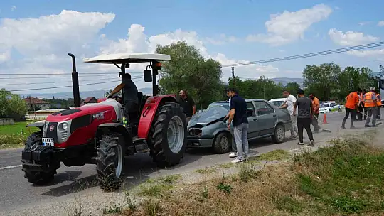 Kastamonu'da otomobil ile kamyonet çarpıştı: 3 yaralı