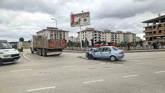 Kastamonu'da otomobil ile kamyon çarpıştı: 4 yaralı