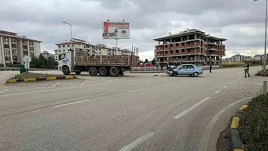 Kastamonu'da otomobil ile kamyon çarpıştı: 4 yaralı