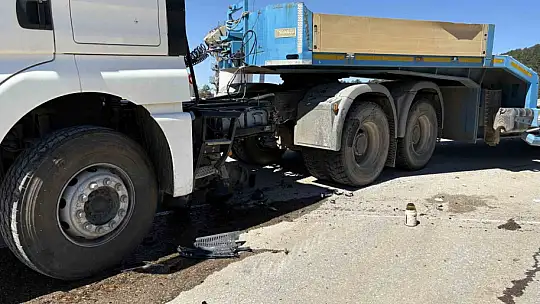 Otomobil ile tır çarpıştı: 4 yaralı