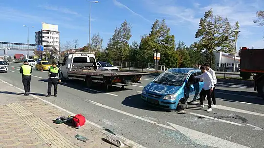 Otomobil takla attı, 3 kişi burnu bile kanamadan kurtuldu