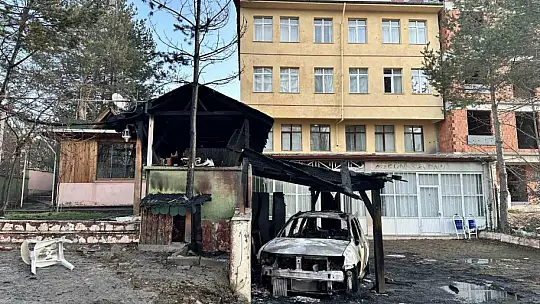 Kastamonu'da park halindeki cip yandı