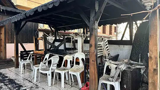 Kastamonu'da park halindeki cip yandı