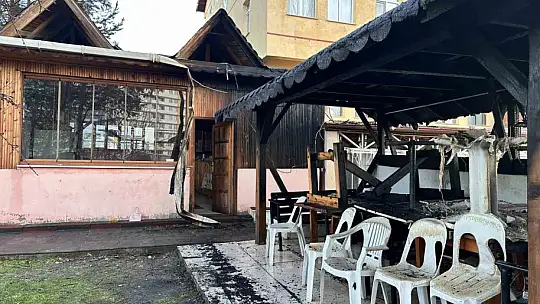 Kastamonu'da park halindeki cip yandı