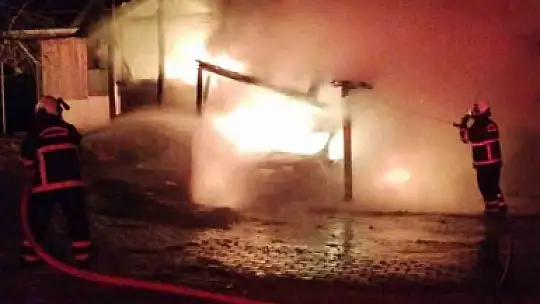 Kastamonu'da park halindeki cip yandı