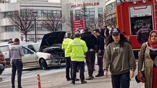 Park halindeki otomobil yandı