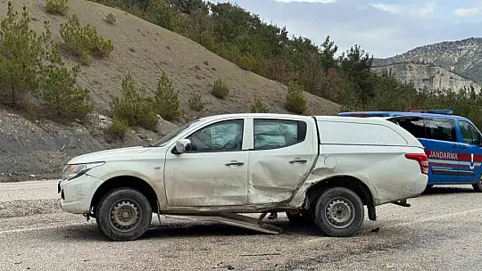 Kastamonu'da pikap ile otomobil çarpıştı: Eski belediye başkanı yaralandı