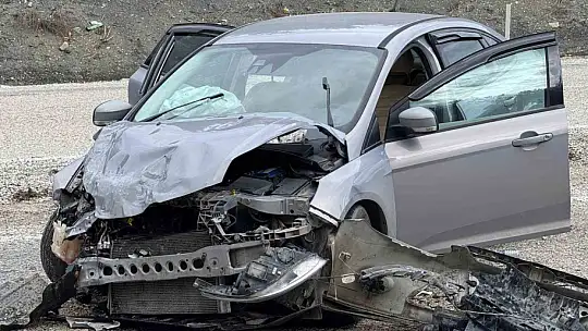 Kastamonu'da pikap ile otomobil çarpıştı: Eski belediye başkanı yaralandı