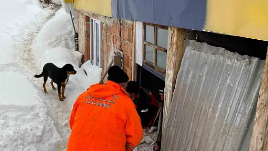 Kastamonu'da rahatsızlanan yaşlı kadını, AFAD ekipleri hastaneye ulaştırdı