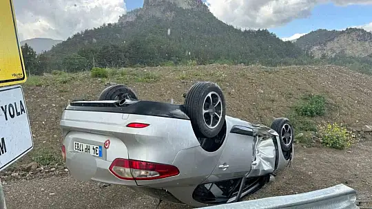 Kastamonu'da su birikintisine kapılan otomobil takla attı