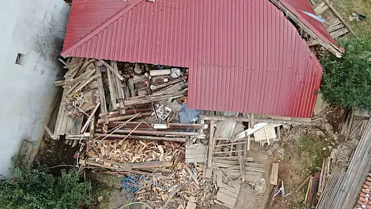 Kastamonu'da tadilat yapılan köy evi çöktü, içeride mahsur kalarak yaralanan 5 kişi kurtarıldı