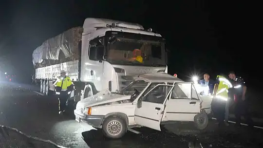 Tır ile otomobil çarpıştı: Kazada sürücü ile eşi hayatını kaybetti