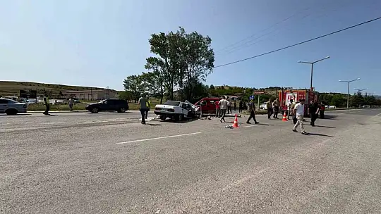 Kastamonu'da Tofaş otomobil ile hafif ticari araç çarpıştı: 5 yaralı