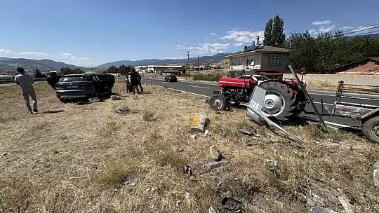 Kastamonu'da traktör ile otomobil çarpıştı: 9 yaralı