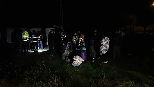 Tur midibüsü devrildi: 24 kişi yaralandı