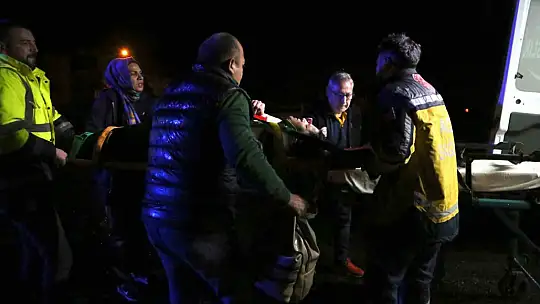Tur midibüsü devrildi: 24 kişi yaralandı
