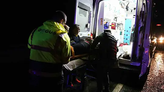 Tur midibüsü devrildi: 24 kişi yaralandı