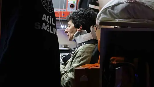 Tur midibüsü devrildi: 24 kişi yaralandı