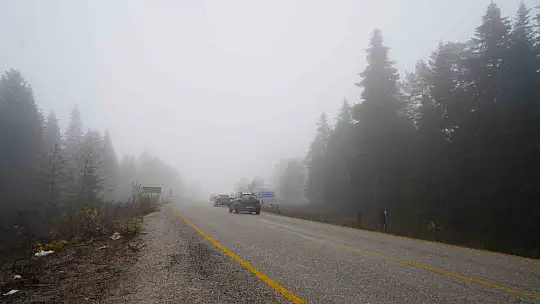 Kastamonu'da Yaralıgöz geçidinde sis nedeniyle görüş mesafesi düştü
