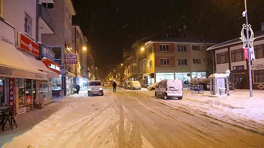 Kastamonu'da yoğun kar yağışı: Ağır tonajlı araçların geçişine izin verilmiyor