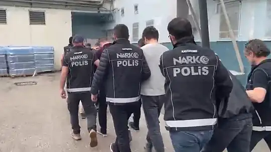 Kastamonu'da zehir tacirlerine yönelik operasyonda 5 şüpheli tutuklandı