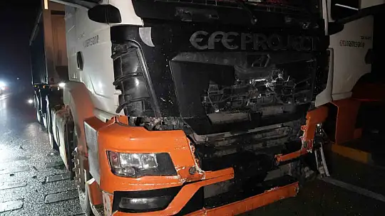 Kastamonu'da zincirleme trafik kazasında Tofaş hurda yığınına döndü