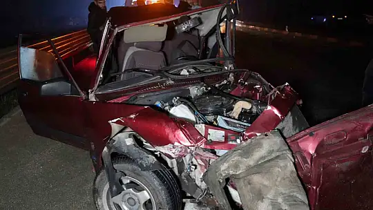 Kastamonu'da zincirleme trafik kazasında Tofaş hurda yığınına döndü