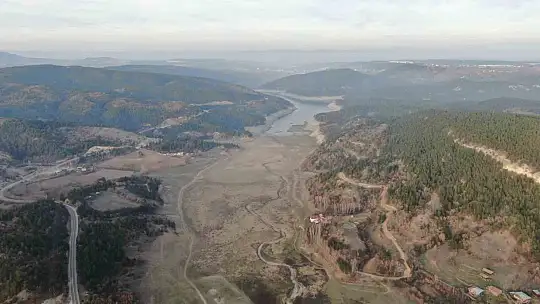 Kastamonu'nun su ihtiyacını karşılayan baraj gölünün büyük kısmı kurudu
