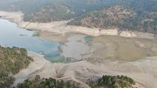 Kastamonu'nun su ihtiyacını karşılayan baraj gölünün büyük kısmı kurudu