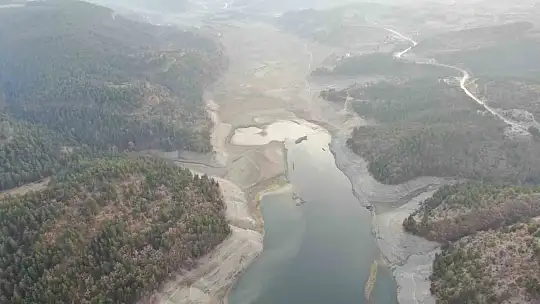 Kastamonu'nun su ihtiyacını karşılayan baraj gölünün büyük kısmı kurudu