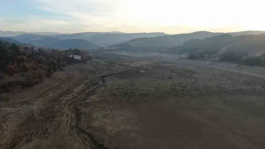 Kastamonu'nun su ihtiyacını karşılayan baraj gölünün büyük kısmı kurudu