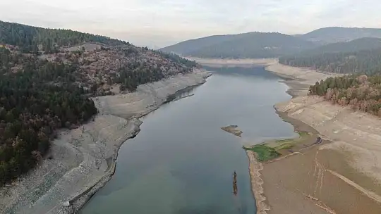 Kastamonu'nun su ihtiyacını karşılayan baraj gölünün büyük kısmı kurudu