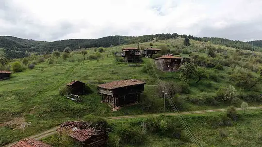 Kastamonu'nun tarihi köy evlerinin mimarisi, doğal güzelliğiyle büyülüyor