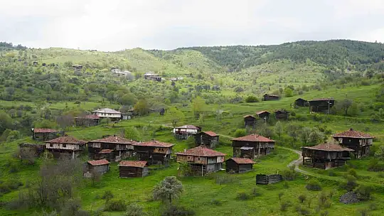 Kastamonu'nun tarihi köy evlerinin mimarisi, doğal güzelliğiyle büyülüyor