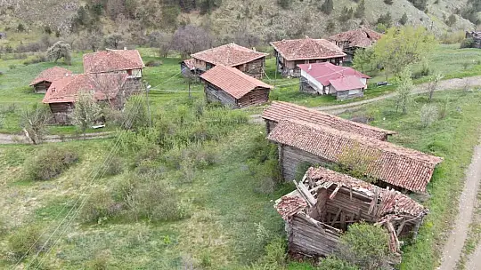 Kastamonu'nun tarihi köy evlerinin mimarisi, doğal güzelliğiyle büyülüyor